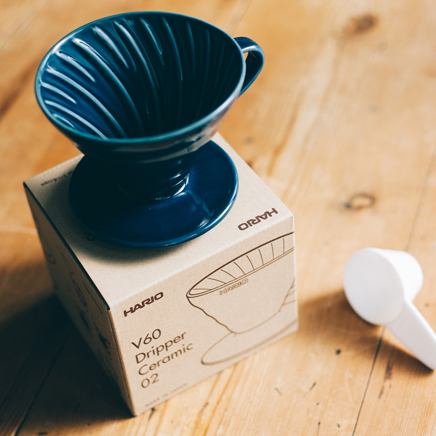 V60 02, Filterhouder in porselein - Hario - Koop online | KitchenLab V60 02, Filterhouder in porselein - Hario - Koop online | KitchenLab